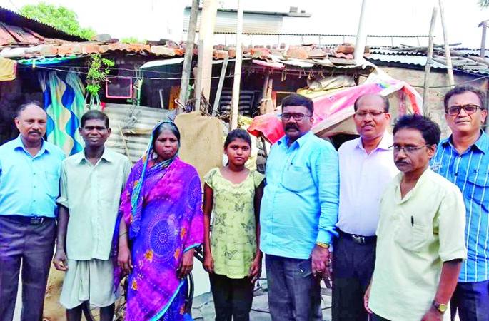 Wings do not have the strength to take a high fly | उंच भरारी घेण्यासाठी पंखांमध्ये बळ नाही Wings do not have the strength to take a high fly | उंच भरारी घेण्यासाठी पंखांमध्ये बळ नाही