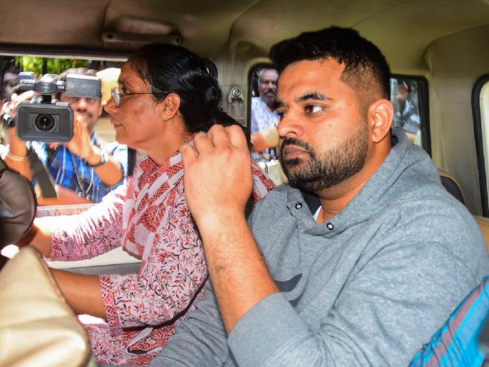 The victim's saree sent the former MP to jail, how was important evidence found in the Prajwal Revanna case? | पीडितेच्या साडीने माजी खासदाराला पाठवले तुरुंगात, प्रज्वल रेवण्णा प्रकरणात कसा सापडला महत्त्वाचा पुरावा? The victim's saree sent the former MP to jail, how was important evidence found in the Prajwal Revanna case? | पीडितेच्या साडीने माजी खासदाराला पाठवले तुरुंगात, प्रज्वल रेवण्णा प्रकरणात कसा सापडला महत्त्वाचा पुरावा?