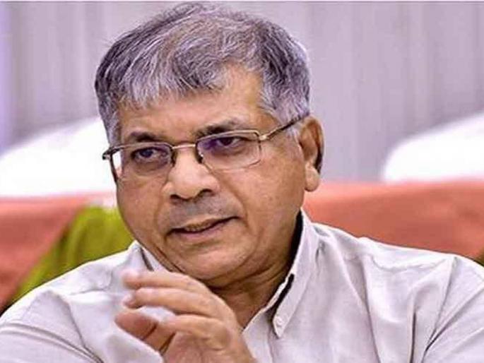Sugarcane workers hold their noses for another ten days; Prakash Ambedkar's advice | ऊसतोडणी कामगारांनो आणखी दहा दिवस नाक दाबून ठेवा; प्रकाश आंबेडकर यांचा सल्ला