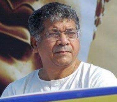 Prakash Ambedkar criticized the Guardian Minister for coming to Solapur | Maharashtra Election 2019; सोलापुरात येऊन प्रकाश आंबेडकरांनी केली पालकमंत्र्यांवर टीका Prakash Ambedkar criticized the Guardian Minister for coming to Solapur | Maharashtra Election 2019; सोलापुरात येऊन प्रकाश आंबेडकरांनी केली पालकमंत्र्यांवर टीका