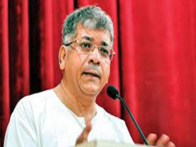 many group of RPI in confusion role due to prakash Ambedkar's | प्रकाश आंबेडकरांमुळे रिपाईचे अनेक गट ‘ तळ्यात मळ्यात ’ many group of RPI in confusion role due to prakash Ambedkar's | प्रकाश आंबेडकरांमुळे रिपाईचे अनेक गट ‘ तळ्यात मळ्यात ’