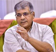 Narendra Modi is a leader of a religious group, he has no guts of political leadership: Prakash Ambedkar | नरेंद्र मोदी धार्मिक गटाचे नेते, त्यांच्यात राजकीय नेतृत्वाची धमक नाहीः प्रकाश आंबेडकर