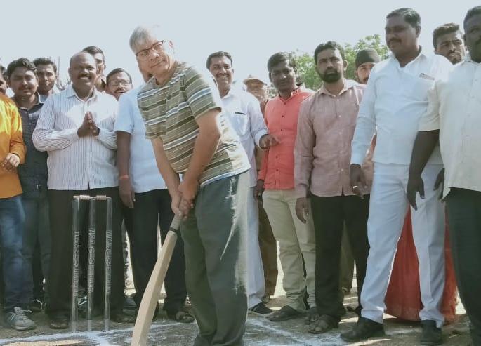 Prakash Ambedkar's 'batting' against Congress | प्रकाश आंबेडकरांची काँग्रेस विरोधात ‘बॅटींग’ सुरूच! Prakash Ambedkar's 'batting' against Congress | प्रकाश आंबेडकरांची काँग्रेस विरोधात ‘बॅटींग’ सुरूच!