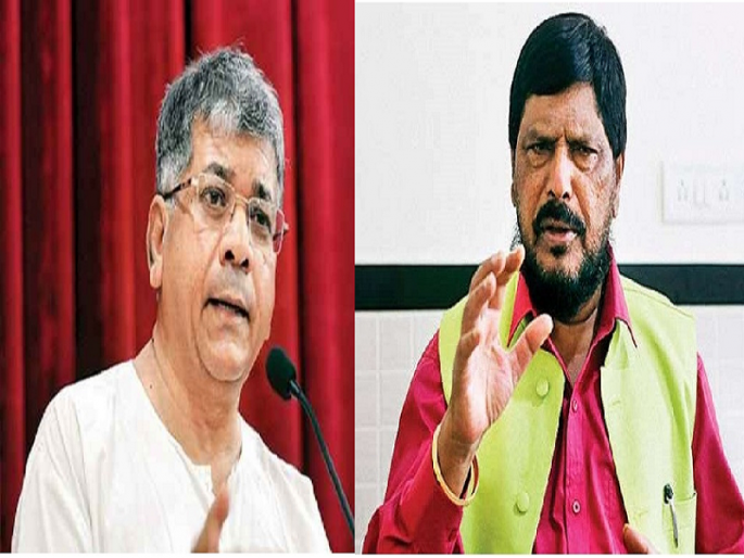 Athawale or Prakash Ambedkar; whose flag is flagged by Dalit youth ? | दलित युवकांच्या हाती झेंडा कोणाचा, आठवलेंचा की प्रकाश आंबेडकरांचा ? Athawale or Prakash Ambedkar; whose flag is flagged by Dalit youth ? | दलित युवकांच्या हाती झेंडा कोणाचा, आठवलेंचा की प्रकाश आंबेडकरांचा ?
