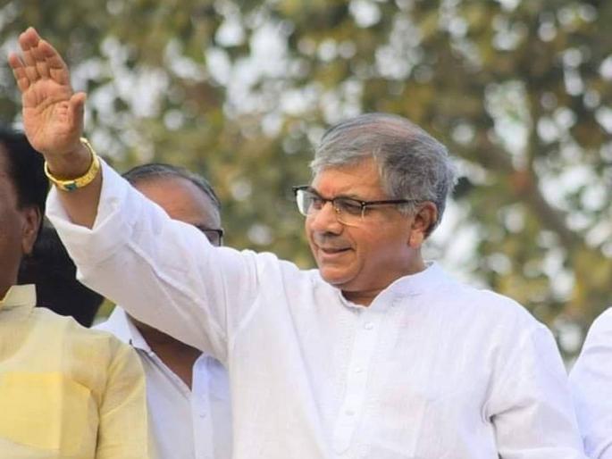 Tension in Mahavikas Aghadi! Sangali Congress leader Vishal Patil Meeting Prakash Ambedkar for loksabha Candidacy support | महाविकास आघाडीत खळबळ! उमेदवारीपासून वंचित नेता प्रकाश आंबेडकरांच्या भेटीला