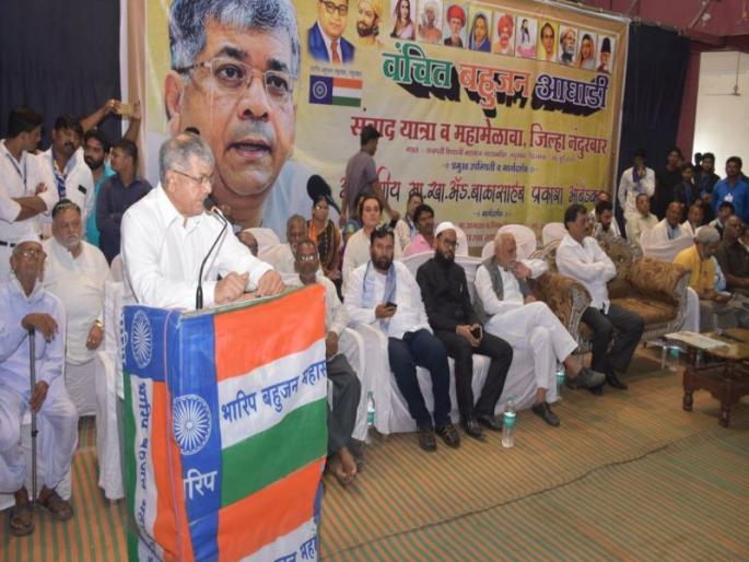 The deprived social elements should also be in power: Prakash Ambedkar | वंचित समाज घटकांनाही सत्तेत भागीदारी मिळावी : प्रकाश आंबेडकर The deprived social elements should also be in power: Prakash Ambedkar | वंचित समाज घटकांनाही सत्तेत भागीदारी मिळावी : प्रकाश आंबेडकर