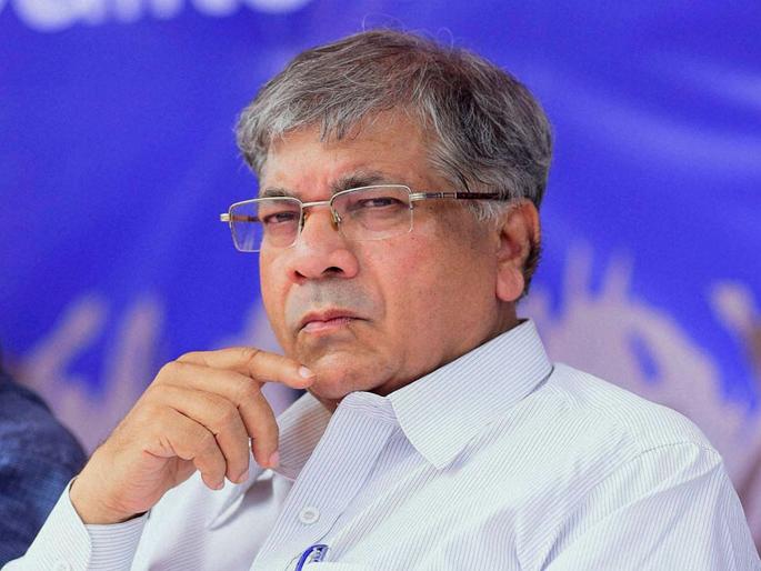 give the draft which bring the rss under the Constitution will sign says congress leader ashok chavan | 'संघाला संविधानाच्या कक्षेत आणणारा मसुदा प्रकाश आंबेडकरांनी द्यावा, आम्ही स्वाक्षऱ्या करू' give the draft which bring the rss under the Constitution will sign says congress leader ashok chavan | 'संघाला संविधानाच्या कक्षेत आणणारा मसुदा प्रकाश आंबेडकरांनी द्यावा, आम्ही स्वाक्षऱ्या करू'