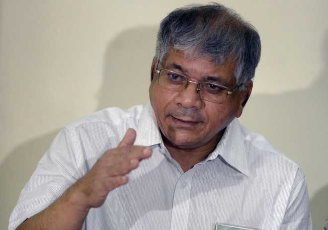 Not Maharashtra Chief Minister Thackeray, only Ajit Pawar !: Prakash Ambedkar's criticism | महाराष्ट्राचे मुख्यमंत्री ठाकरे नव्हे, अजित पवारच !: प्रकाश आंबेडकर यांची टीका Not Maharashtra Chief Minister Thackeray, only Ajit Pawar !: Prakash Ambedkar's criticism | महाराष्ट्राचे मुख्यमंत्री ठाकरे नव्हे, अजित पवारच !: प्रकाश आंबेडकर यांची टीका