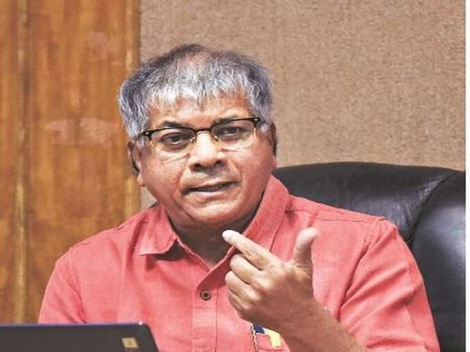 ... then the third number will be vaccinated against corona; Prakash Ambedkar's challenge | ...तर तिसऱ्या नंबरला कोरोना लस टोचून घेईन; प्रकाश आंबेडकरांचे पंतप्रधान, मुख्यमंत्र्यांना आव्हान ... then the third number will be vaccinated against corona; Prakash Ambedkar's challenge | ...तर तिसऱ्या नंबरला कोरोना लस टोचून घेईन; प्रकाश आंबेडकरांचे पंतप्रधान, मुख्यमंत्र्यांना आव्हान