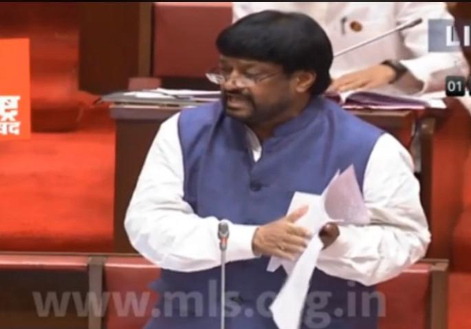 Shocking Without taking any loan, the farmers of Divyan farmers will not be able to pay the same | धक्कादायक; कर्ज न घेता दिव्यांग शेतकऱ्यांच्या सातबाऱ्यावर बोजा Shocking Without taking any loan, the farmers of Divyan farmers will not be able to pay the same | धक्कादायक; कर्ज न घेता दिव्यांग शेतकऱ्यांच्या सातबाऱ्यावर बोजा