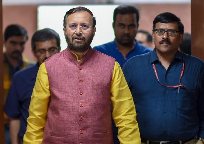 The central government has finally taken the responsibility of Hindi back | केंद्र सरकारने हिंदीची सक्ती अखेर घेतली मागे The central government has finally taken the responsibility of Hindi back | केंद्र सरकारने हिंदीची सक्ती अखेर घेतली मागे