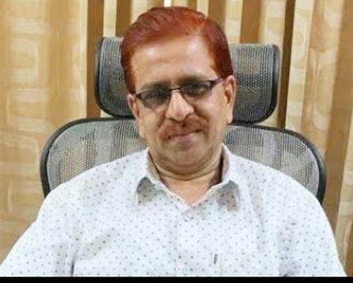 Young people walking outside should stay away from elderly congregations at home ...! | बाहेर फिरणाºया तरुणांनी घरात वयस्कर मंडळींपासून दूर राहावे...!