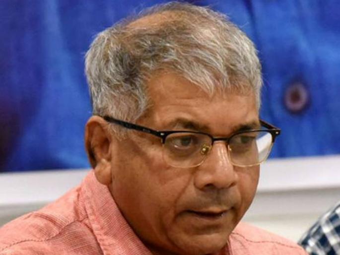 Prakash Ambedkar worried about Muslim votes | एमआयएम सोबत असूनही प्रकाश आंबेडकरांना मुस्लीम मतांची चिंता Prakash Ambedkar worried about Muslim votes | एमआयएम सोबत असूनही प्रकाश आंबेडकरांना मुस्लीम मतांची चिंता