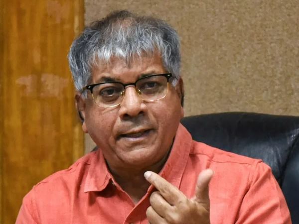 Lok Sabha Election 2019: What is in EVMs, can not be told! - Adv. Prakash Ambedkar | Lok Sabha Election 2019 : ‘ईव्हीएम’मध्ये दडलंय काय, सांगता येत नाही! - अ‍ॅड. प्रकाश आंबेडकर 
