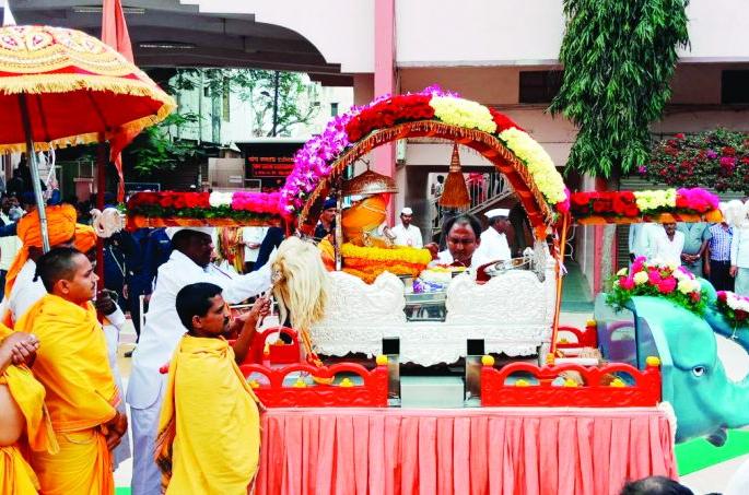 Lakhs of devotees full of peace; 'Shree's manifest day celebration enthusiasm!' | लाखो भाविकांनी फुलली संतनगरी; ‘श्रीं’चा प्रकट दिन सोहळा उत्साहात!  Lakhs of devotees full of peace; 'Shree's manifest day celebration enthusiasm!' | लाखो भाविकांनी फुलली संतनगरी; ‘श्रीं’चा प्रकट दिन सोहळा उत्साहात!
