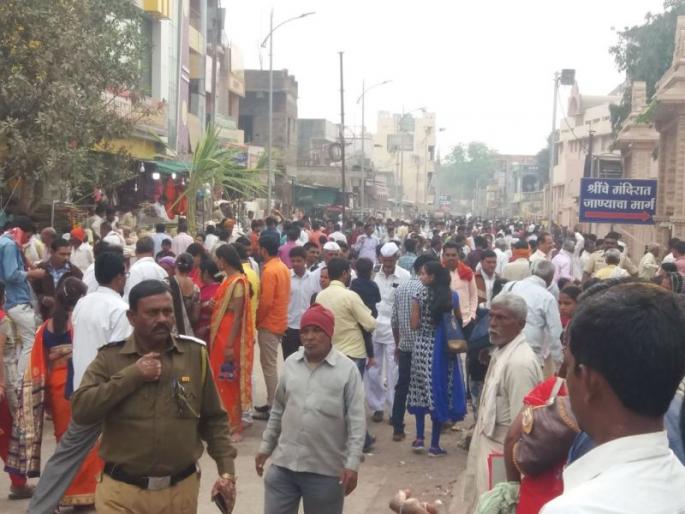 Visakhdin Mahotsav celebrates Holi with the blessings of thousands of devotees | लक्षावधी भाविकांच्या श्रद्धेने फुलली संतनगरी, प्रकटदिन महोत्सव महोत्सवाला भाविकांची मांदियाळी Visakhdin Mahotsav celebrates Holi with the blessings of thousands of devotees | लक्षावधी भाविकांच्या श्रद्धेने फुलली संतनगरी, प्रकटदिन महोत्सव महोत्सवाला भाविकांची मांदियाळी