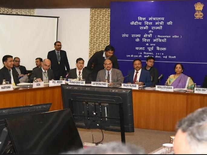 Goa's Rs 1400 crore revenue Drowned, give package, demand of CM to finance ministers | गोव्याचा 1400 कोटींचा महसुल बुडाला, पॅकेज द्या, मुख्यमंत्र्यांची अर्थमंत्र्यांकडे मागणी Goa's Rs 1400 crore revenue Drowned, give package, demand of CM to finance ministers | गोव्याचा 1400 कोटींचा महसुल बुडाला, पॅकेज द्या, मुख्यमंत्र्यांची अर्थमंत्र्यांकडे मागणी