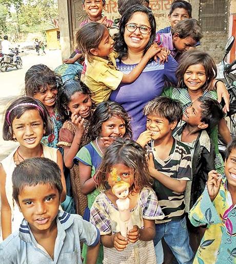 meet pragati from Jalgav, who works for kids education. | उत्तम करिअर सोडून जळगावात कचरावेचक मुलांसाठी काम करणारी प्रगती meet pragati from Jalgav, who works for kids education. | उत्तम करिअर सोडून जळगावात कचरावेचक मुलांसाठी काम करणारी प्रगती