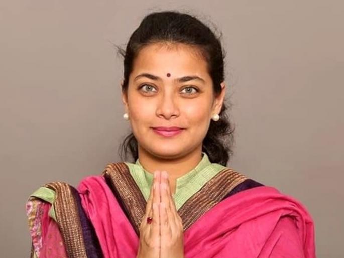 There is a daily offer coming up for party access | आमच्या पक्षात या म्हणून दररोज ऑफर येतायत: प्रणिती शिंदे There is a daily offer coming up for party access | आमच्या पक्षात या म्हणून दररोज ऑफर येतायत: प्रणिती शिंदे