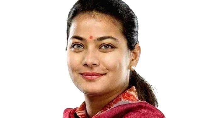 Praniti Shinde has no assets in the name of one vehicle! | Maharashtra Election 2019; एकही वाहन नावावर नसलेल्या प्रणिती शिंदे यांची संपत्ती साडेचार कोटी ! Praniti Shinde has no assets in the name of one vehicle! | Maharashtra Election 2019; एकही वाहन नावावर नसलेल्या प्रणिती शिंदे यांची संपत्ती साडेचार कोटी !