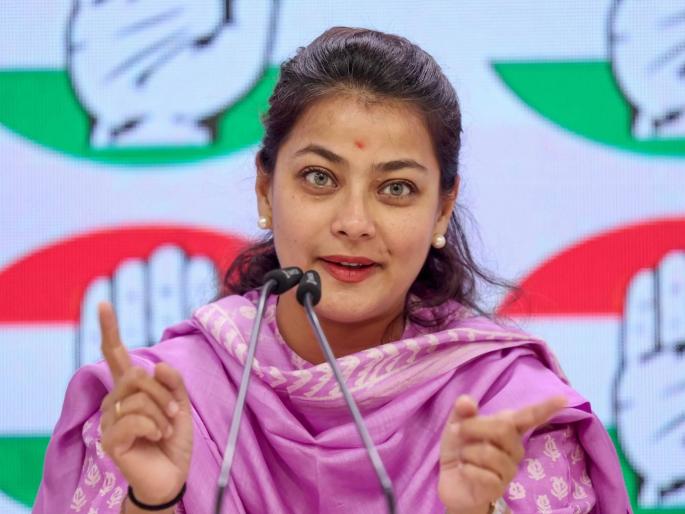 'I was also offered BJP many times before the Lok Sabha elections'; Praniti Shinde's statement | 'मलाही अनेकदा भाजपची ऑफर दिली गेली'; प्रणिती शिंदेंचं विधान, काँग्रेसची सत्ता न येण्याचं सांगितलं कारण 'I was also offered BJP many times before the Lok Sabha elections'; Praniti Shinde's statement | 'मलाही अनेकदा भाजपची ऑफर दिली गेली'; प्रणिती शिंदेंचं विधान, काँग्रेसची सत्ता न येण्याचं सांगितलं कारण