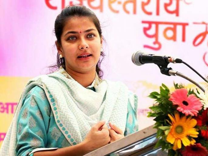 Government is causing mental distress: a. Praniti Shinde | सरकार मानसिक त्रास देतंय : आ. प्रणिती शिंदे Government is causing mental distress: a. Praniti Shinde | सरकार मानसिक त्रास देतंय : आ. प्रणिती शिंदे
