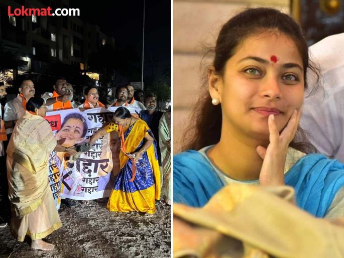 Solapur South constituency Vidhan Sabha Election 2024: Uddhav Thackeray group aggressive against Congress leader Sushil Kumar Shinde, MP Praniti Shinde | प्रणिती शिंदेंविरोधात ठाकरे गट खवळला; "आमच्या पाठीत खंजीर खुपसला, यापुढे..." Solapur South constituency Vidhan Sabha Election 2024: Uddhav Thackeray group aggressive against Congress leader Sushil Kumar Shinde, MP Praniti Shinde | प्रणिती शिंदेंविरोधात ठाकरे गट खवळला; "आमच्या पाठीत खंजीर खुपसला, यापुढे..."