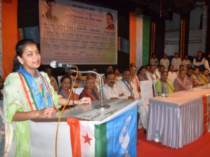democratic threat in the country- Pranita Shinde | देशातील लोकशाही धोक्यात-प्रणिती शिंदे 
