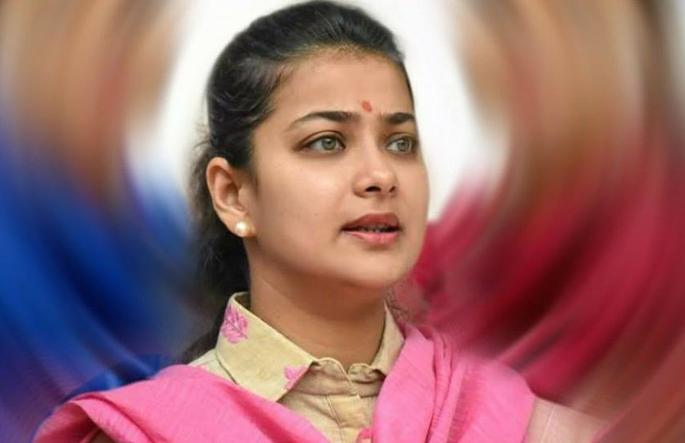 MLA Praniti Shinde in trouble; Warrant issued by Solapur court | आमदार प्रणिती शिंदे अडचणीत; सोलापूरच्या न्यायालयाने काढले वॉरंट MLA Praniti Shinde in trouble; Warrant issued by Solapur court | आमदार प्रणिती शिंदे अडचणीत; सोलापूरच्या न्यायालयाने काढले वॉरंट