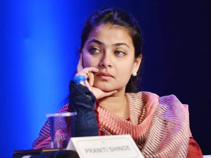Praniti Shinde's problems increase; A code of conduct will be registered for a violation | प्रणिती शिंदे यांच्या अडचणीत वाढ; आचारसंहिता भंगाचा गुन्हा दाखल होणार Praniti Shinde's problems increase; A code of conduct will be registered for a violation | प्रणिती शिंदे यांच्या अडचणीत वाढ; आचारसंहिता भंगाचा गुन्हा दाखल होणार