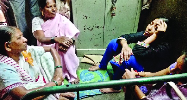 My clan told me that 'friend .. friend' left me! Pranav's mother's resentment - Why do children behave like that? | ‘मित्र.. मित्र’ म्हणत माझा गणू मला सोडून गेला! प्रणवच्या आईचा आक्रोश---मुलं अशी बेदरकार का वागतात...? My clan told me that 'friend .. friend' left me! Pranav's mother's resentment - Why do children behave like that? | ‘मित्र.. मित्र’ म्हणत माझा गणू मला सोडून गेला! प्रणवच्या आईचा आक्रोश---मुलं अशी बेदरकार का वागतात...?