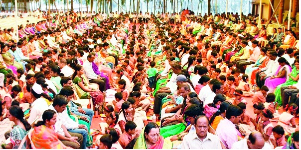 Dissociation of the society if blood is lost: Indrajit Deshmukh | रक्ताची नाती बिघडल्यास समाजाची अधोगती : इंद्रजित देशमुख Dissociation of the society if blood is lost: Indrajit Deshmukh | रक्ताची नाती बिघडल्यास समाजाची अधोगती : इंद्रजित देशमुख
