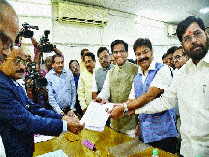 Lad, Pradas of Vidhan Parishad, Madhav Bhandari push, Dilip Mane by Congress | लाड यांना विधान परिषदेचा प्रसाद, माधव भंडारींना धक्का, काँग्रेसतर्फे दिलीप माने यांनी भरला अर्ज