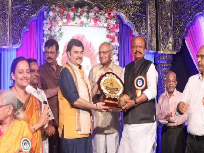 Politicians are better actors than us says actors Prashant Damle | राजकारणीच आमच्यापेक्षा उत्तम अभिनेते - प्रशांत दामले Politicians are better actors than us says actors Prashant Damle | राजकारणीच आमच्यापेक्षा उत्तम अभिनेते - प्रशांत दामले