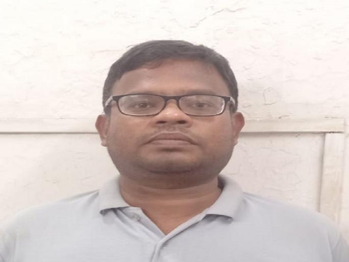 Kolhapur police arrested Prashant Javadekar from Thane who cheated Rs 4 lakh in the name of booking Europe trip | युरोप सहलीच्या बुकिंगचे ४.८५ लाख हडपले; अडीच वर्षांनी ठाण्यातील ठकसेन प्रशांत जावडेकर याला अटक Kolhapur police arrested Prashant Javadekar from Thane who cheated Rs 4 lakh in the name of booking Europe trip | युरोप सहलीच्या बुकिंगचे ४.८५ लाख हडपले; अडीच वर्षांनी ठाण्यातील ठकसेन प्रशांत जावडेकर याला अटक