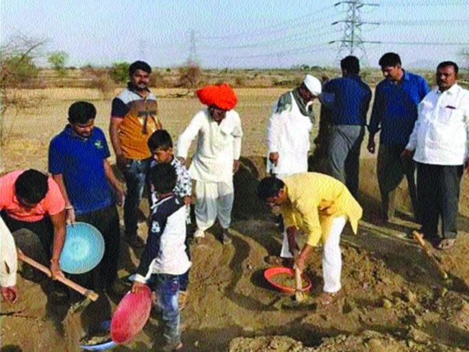 Assistance to the drought-hit people from the labor, and the participation of the SIDCO chief | श्रमदानातून दुष्काळग्रस्तांना मदत, सिडको अध्यक्षांचा उपक्र मात सहभाग