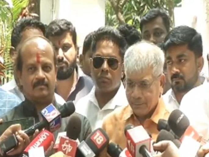 Loksabha Election 2024: "Start of new politics in Maharashtra..."; Indicative statement of Prakash Ambedkar after meet Vasant More | "महाराष्ट्रात नव्या राजकारणाची सुरूवात..."; प्रकाश आंबेडकरांचं सूचक विधान Loksabha Election 2024: "Start of new politics in Maharashtra..."; Indicative statement of Prakash Ambedkar after meet Vasant More | "महाराष्ट्रात नव्या राजकारणाची सुरूवात..."; प्रकाश आंबेडकरांचं सूचक विधान