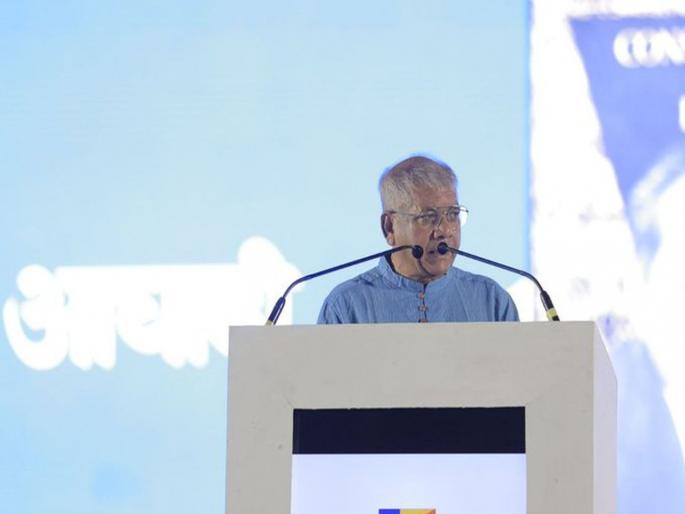 Vanchit Bahujan Aghadi leader Prakash Ambedkar criticizes BJP | प्रादेशिक, राष्ट्रीय पक्षांना संपवण्याचा भाजपचा विडा; संविधान सन्मान महासभेत ॲड. आंबेडकरांची टीका