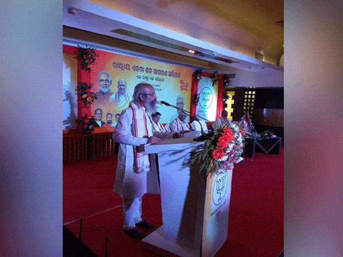 Those who cannot accept Vande Mataram have no right to live in India, said Pratap Sarangi | 'वंदे मातरम' म्हणणे मान्य नसलेल्यांना भारतात राहण्याचा अधिकार नाही, मोदी सरकारमधील मंत्र्यांचा इशारा Those who cannot accept Vande Mataram have no right to live in India, said Pratap Sarangi | 'वंदे मातरम' म्हणणे मान्य नसलेल्यांना भारतात राहण्याचा अधिकार नाही, मोदी सरकारमधील मंत्र्यांचा इशारा