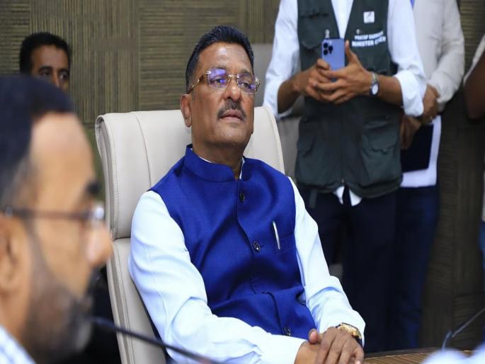 Some leaders deliberately come here from outside and saying anything said Transport Minister Pratap Sarnaik | "भाजपचे नेते काहीही बोलून जातात", बाहेरच्यांना आवरा, आम्ही शहर सांभाळतो : प्रताप सरनाईक Some leaders deliberately come here from outside and saying anything said Transport Minister Pratap Sarnaik | "भाजपचे नेते काहीही बोलून जातात", बाहेरच्यांना आवरा, आम्ही शहर सांभाळतो : प्रताप सरनाईक