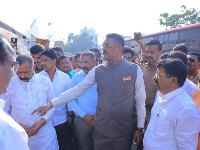 depot manager suspended over cleanliness at solapur bus stand minister pratap sarnaik orders | सोलापूर बसस्थानावरील अस्वच्छतेबाबत आगार व्यवस्थापक निलंबित; प्रताप सरनाईकांचे आदेश