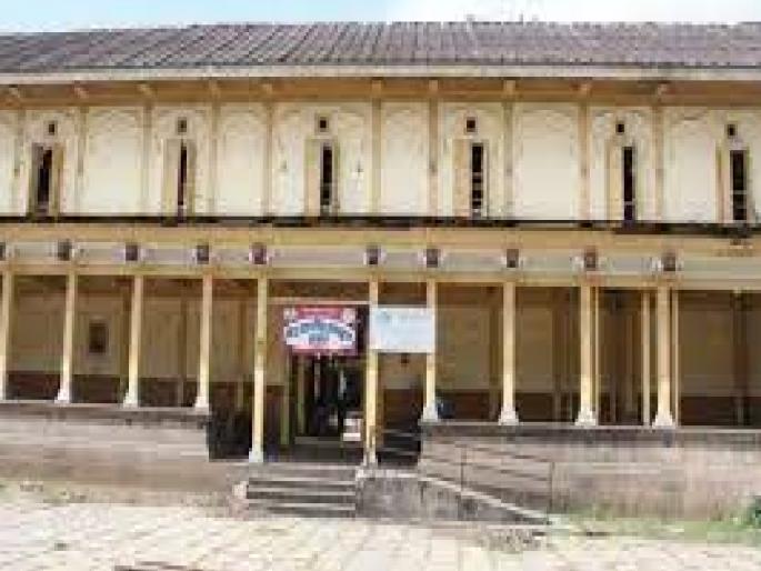 Pratap Singh School in Satara has no teacher for language subject | भाषेच्या विषयाला शिक्षकच नाही, विद्यार्थ्यांच्या नुकसानीचे पातक कोणाच्या माथी?; साताऱ्यातील प्रतापसिंह शाळेची व्यथा Pratap Singh School in Satara has no teacher for language subject | भाषेच्या विषयाला शिक्षकच नाही, विद्यार्थ्यांच्या नुकसानीचे पातक कोणाच्या माथी?; साताऱ्यातील प्रतापसिंह शाळेची व्यथा