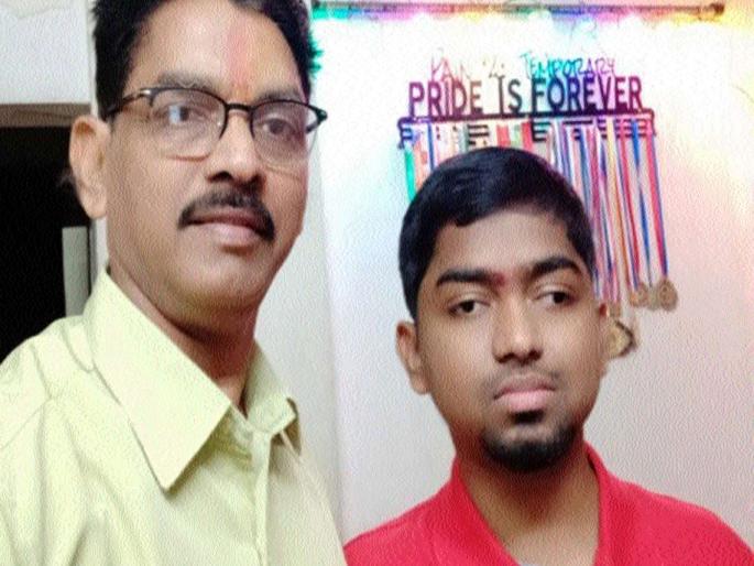 Blind Prithmesh's spectacular achievement by overcoming the disease | आजारावर मात करून अंध प्रथमेशचे नेत्रदीपक यश Blind Prithmesh's spectacular achievement by overcoming the disease | आजारावर मात करून अंध प्रथमेशचे नेत्रदीपक यश