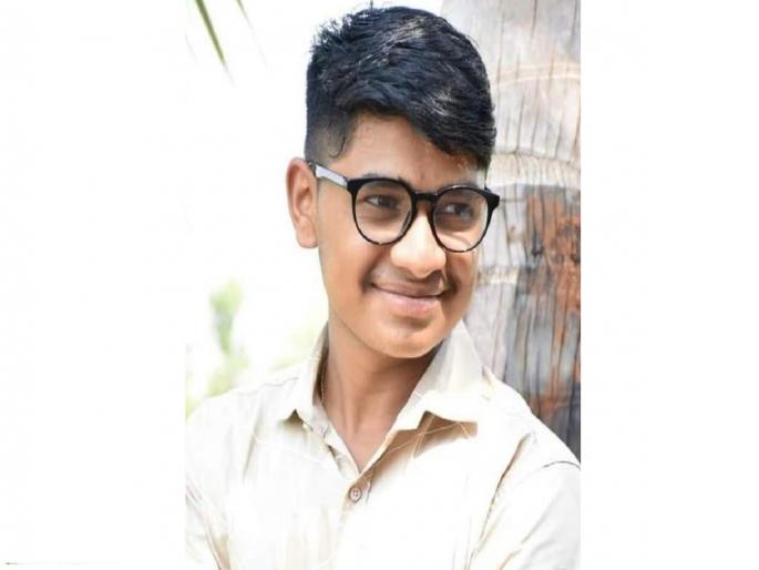 An apprentice electricity worker died on the spot after falling | तोल जाऊन पडल्याने शिकाऊ वीज कर्मचाऱ्याचा जागीच मृत्यू An apprentice electricity worker died on the spot after falling | तोल जाऊन पडल्याने शिकाऊ वीज कर्मचाऱ्याचा जागीच मृत्यू