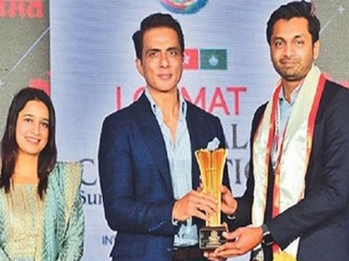 Sangli's Prateek Patil honored by Lokmat in Hong Kong for his excellent experiments in modern agriculture | आधुनिक शेतीच्या उत्तम प्रयोगासाठी सांगलीच्या प्रतीक पाटील यांचा लोकमततर्फे हाँगकाँग येथे सन्मान Sangli's Prateek Patil honored by Lokmat in Hong Kong for his excellent experiments in modern agriculture | आधुनिक शेतीच्या उत्तम प्रयोगासाठी सांगलीच्या प्रतीक पाटील यांचा लोकमततर्फे हाँगकाँग येथे सन्मान