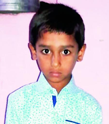 The murder of the kidnapped son, the relatives refuse to take the body of the dead, an incident in Machanoor | अपहरण झालेल्या त्या मुलाची हत्या, मृतदेह ताब्यास घेण्यास नातेवाईकांचा नकार, माचणूर येथील घटना The murder of the kidnapped son, the relatives refuse to take the body of the dead, an incident in Machanoor | अपहरण झालेल्या त्या मुलाची हत्या, मृतदेह ताब्यास घेण्यास नातेवाईकांचा नकार, माचणूर येथील घटना