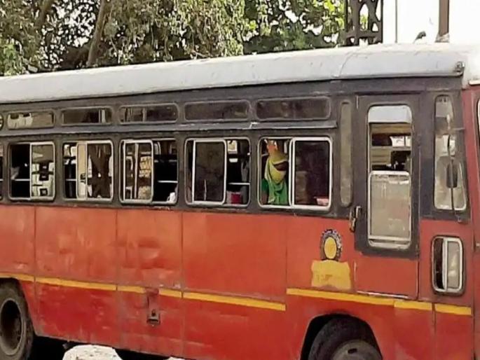 An ambulance was not found, finally the father took the body of the child from the bus itself | रुग्णवाहिका मिळाली नाही; अखेर पित्याने बसमधूनच नेला चिमुकल्याचा मृतदेह An ambulance was not found, finally the father took the body of the child from the bus itself | रुग्णवाहिका मिळाली नाही; अखेर पित्याने बसमधूनच नेला चिमुकल्याचा मृतदेह