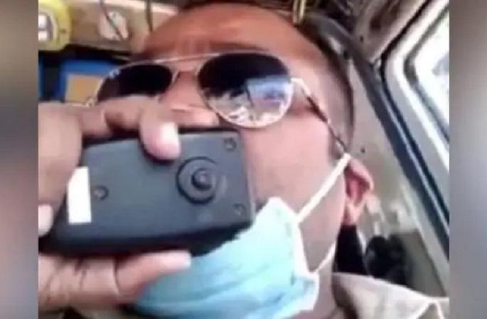 coronavirus : lockdown pravin patil gujarat surat video viral police officer rkp | "तुमच्या शरीराचा कोपरा अन् कोपरा तोडू, पण तुम्हाला कोरोना होऊ देणार नाही" coronavirus : lockdown pravin patil gujarat surat video viral police officer rkp | "तुमच्या शरीराचा कोपरा अन् कोपरा तोडू, पण तुम्हाला कोरोना होऊ देणार नाही"