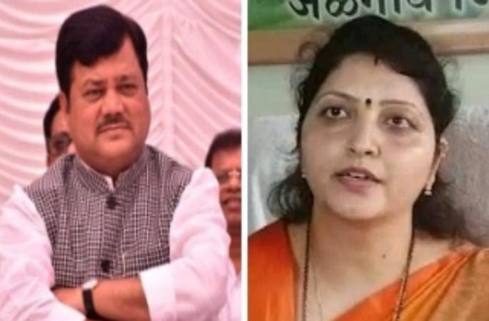 The NCP will also paint the cheeks and mouths of those who insult women; Rupali Chakankar's attack on Praveen Darekar | राष्ट्रवादी काँग्रेस पक्ष महिलांचा अवमान करणाऱ्याचा गाल आणि थोबाडही रंगवू; रुपाली चाकणकरांचा प्रवीण दरेकरांवर हल्लाबोल The NCP will also paint the cheeks and mouths of those who insult women; Rupali Chakankar's attack on Praveen Darekar | राष्ट्रवादी काँग्रेस पक्ष महिलांचा अवमान करणाऱ्याचा गाल आणि थोबाडही रंगवू; रुपाली चाकणकरांचा प्रवीण दरेकरांवर हल्लाबोल