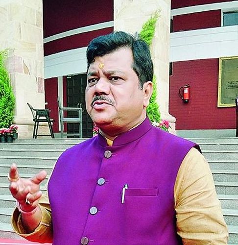 Opposition leader Darekar's statement shook | विरोधी पक्षनेते दरेकरांच्या विधानाने गदारोळ